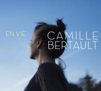 En vie | Camille Bertault. Chanteur